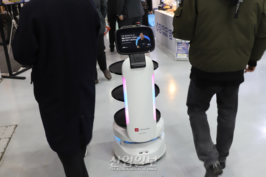 [포토뉴스] “매장운영에 키오스크 힘 빌려볼까”