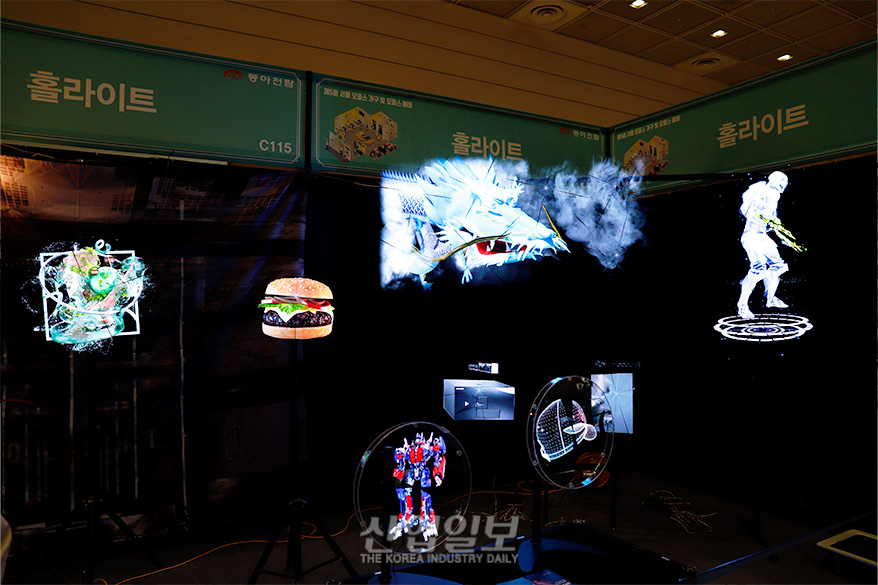 팬과 LED로 홀로그램 구현