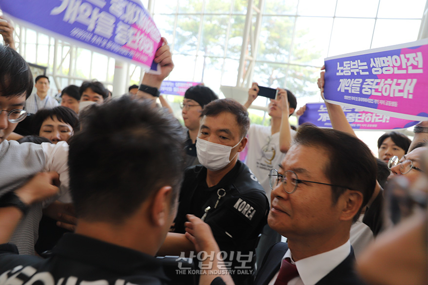 “일하다가 귀가 못하는 노동자의 비극 멈춰야”...양대 노조·민주당·정의당, 중처법 확대 적용 촉구