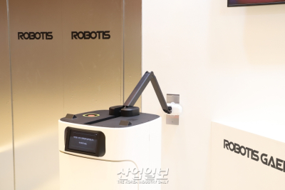 [포토뉴스]서비스 로봇 진화…승강기 버튼도 ‘척척’