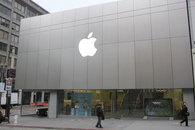 [모바일 On] 갤럭시S24에 AI 선수 뺏긴 애플, AI 아이폰 만들기 속도낸다