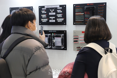 [포토뉴스]‘세미콘코리아’에 용접 없이 조립하는 배전반 등장