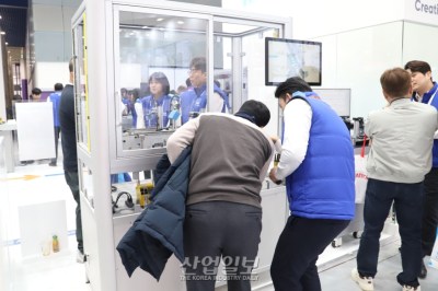 [포토뉴스]다양한 센서로 반도체 후공정 구축…참관객 ‘관심’