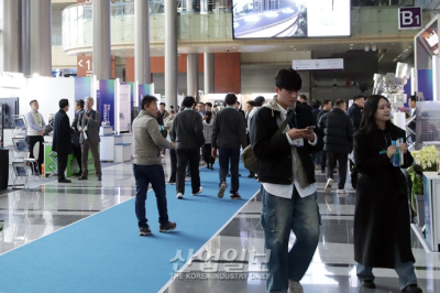 [포토뉴스] 배터리 산업 열기, 로비까지 가득 채웠다
