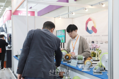 [스마트공장·자동화산업전]유연하게 움직이는 4축 산업용 캐스터