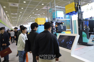 [스마트공장·자동화산업전] 물류 운송부터 리프팅까지 가능한 ‘무인지게차’