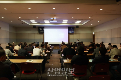 [포토뉴스] 공작기계와 로봇의 만남, 효율성 극대화 '기대'