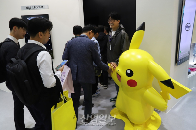 [포토뉴스] 피카츄와 ‘하이파이브’하는 ICT전시회