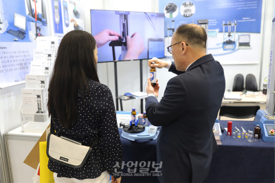 [국제의약품·바이오산업전] 병마개 적합성 판단 등에 쓰이는 ‘토크 시험기’