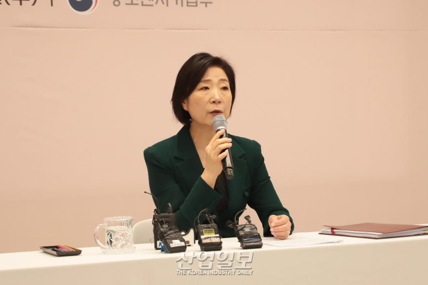 오영주 장관, “수출 지원 정책 패러다임 바꿀 것”