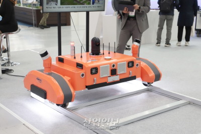 [포토뉴스]‘걷지 말고 제게 맡겨요’, 선로점검로봇 등장