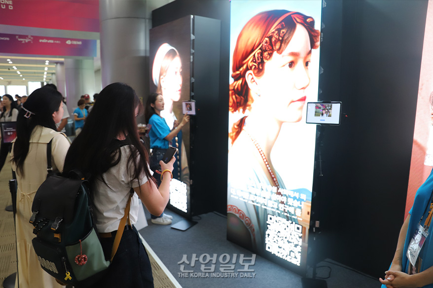 [포토뉴스] 셀카 촬영하면 중세 유럽으로 보내주는 AI