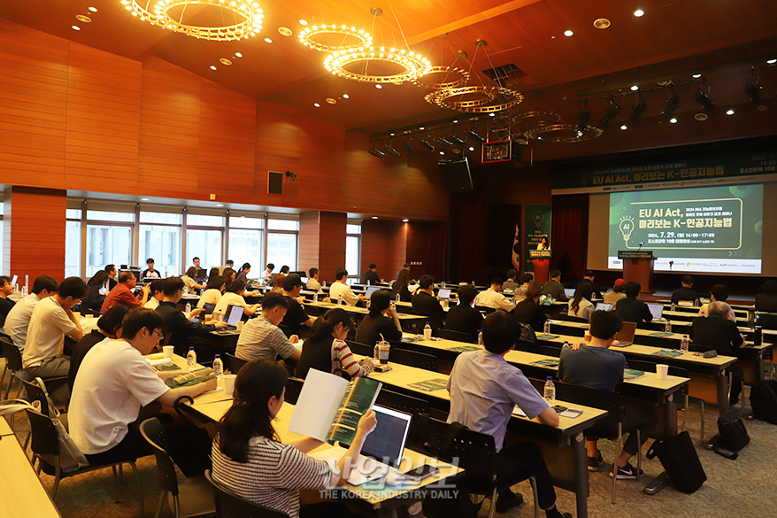 NIA, K-AI 법 논의하는 세미나 개최…“한국, AI 시대 맞아 정보화 초심으로 돌아가야”