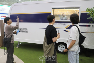 [포토뉴스] 카라반 캠핑의 새로운 경험 선사하는 ‘투명 OLED 디스플레이’
