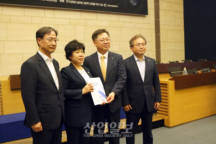 [포토뉴스] 한국경제 글로벌 경쟁력 강화에 여야 따로없다