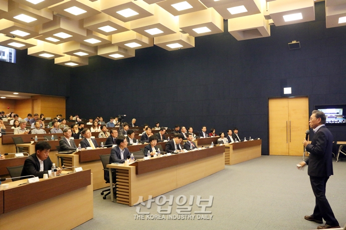 [포토뉴스] 한국경제 글로벌 경쟁력 강화에 여야 따로없다