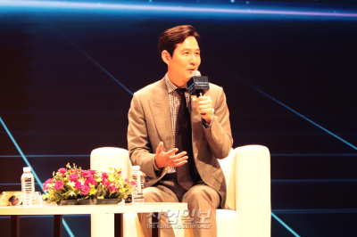 [포토뉴스] ‘오징어게임’ 이정재, 코엑스에 등장