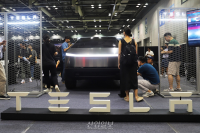 [포토뉴스] 한국에 첫 등장한 ‘사이버트럭’, 관심 집중