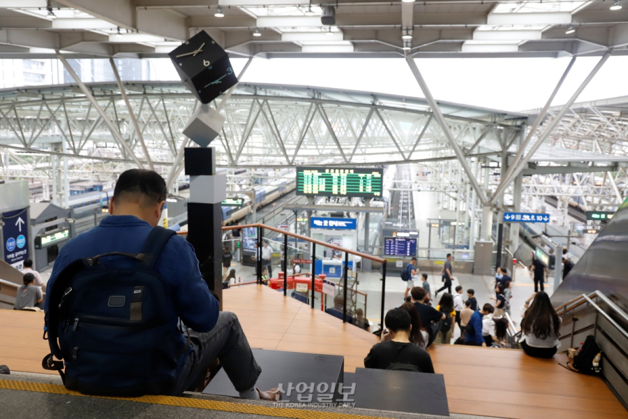 [포토뉴스]“고향 가야지”…북적이는 서울역