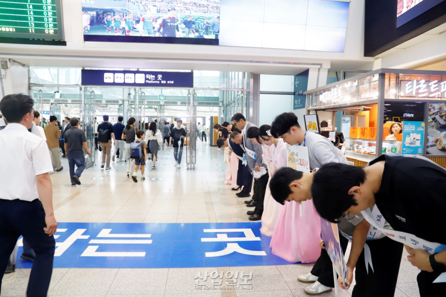 [포토뉴스]“고향 가야지”…북적이는 서울역