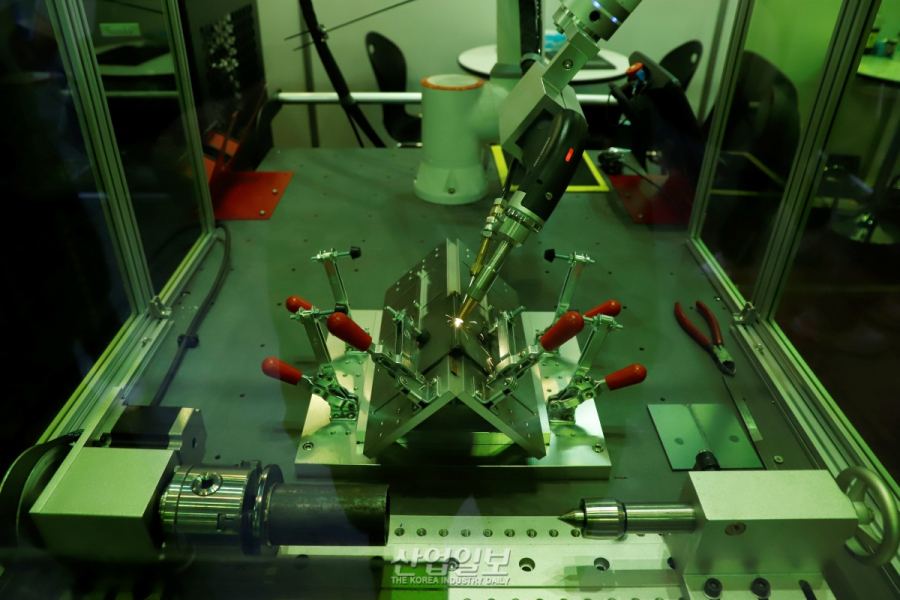 엘피텍 협동 로봇으로 비숙련자도 용접 자동화…맞춤형 장비 제작사 도약