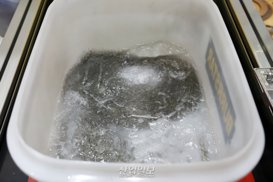 [포토뉴스]자기장으로 정밀 부품 연마…“형상 변화 없이 가공”