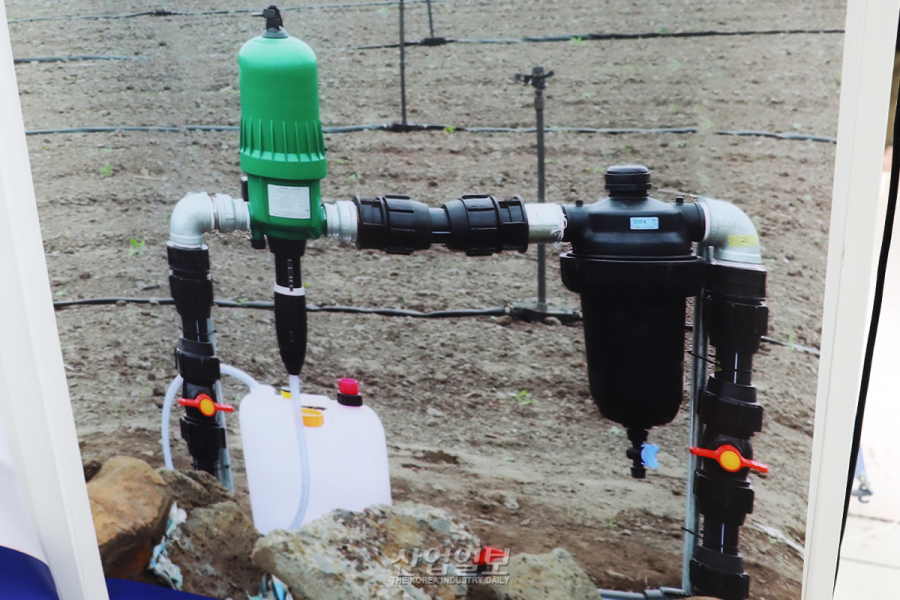 전기 없이 양액·액체비료 혼합하는 ‘무전원 혼입장비’