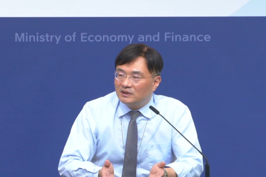 트럼프에 흔들린 韓 경제 전망…정부 ‘내수 회복 조짐’ 삭제