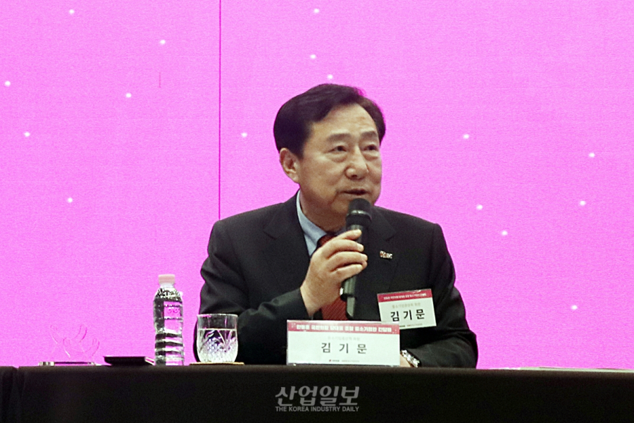 중기인들, 국민의힘 한동훈 대표에게 정책건의집 전달