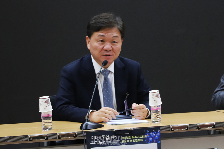 첨단산업 인프라 발전 위해 여러 과제 해결돼야