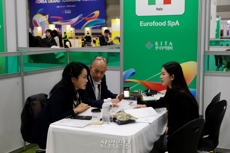 [포토뉴스]‘해외 바이어 잡아라!’…북적이는 ‘해외마케팅종합대전’