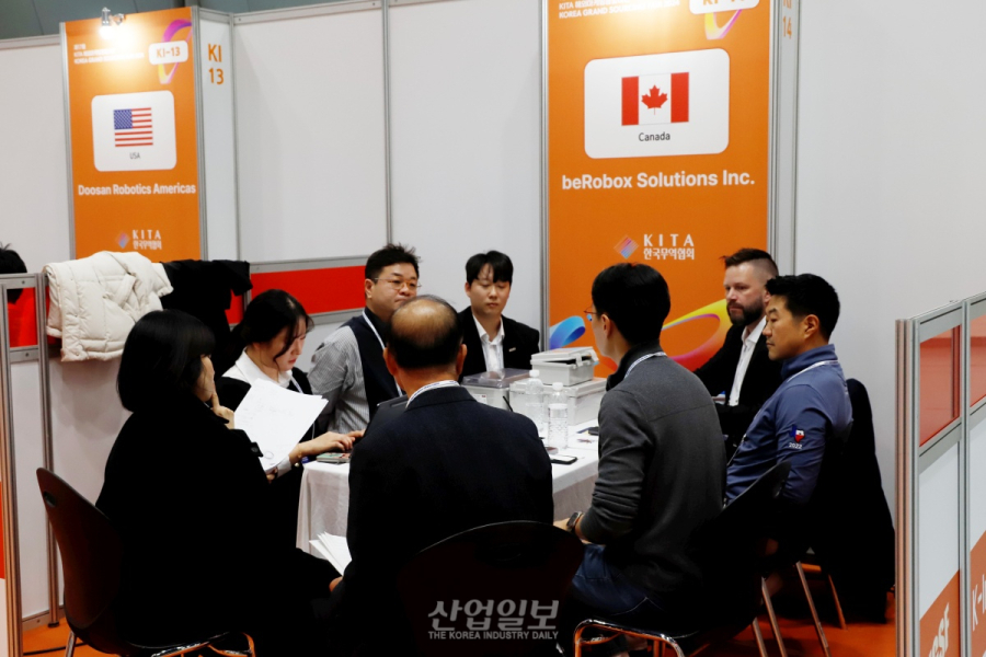 [포토뉴스]‘해외 바이어 잡아라!’…북적이는 ‘해외마케팅종합대전’