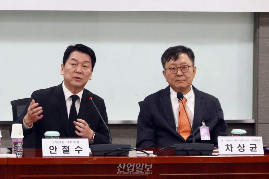 삼성전자, 파운드리·팹리스 중 하나만 택해야 경쟁력 생길 것