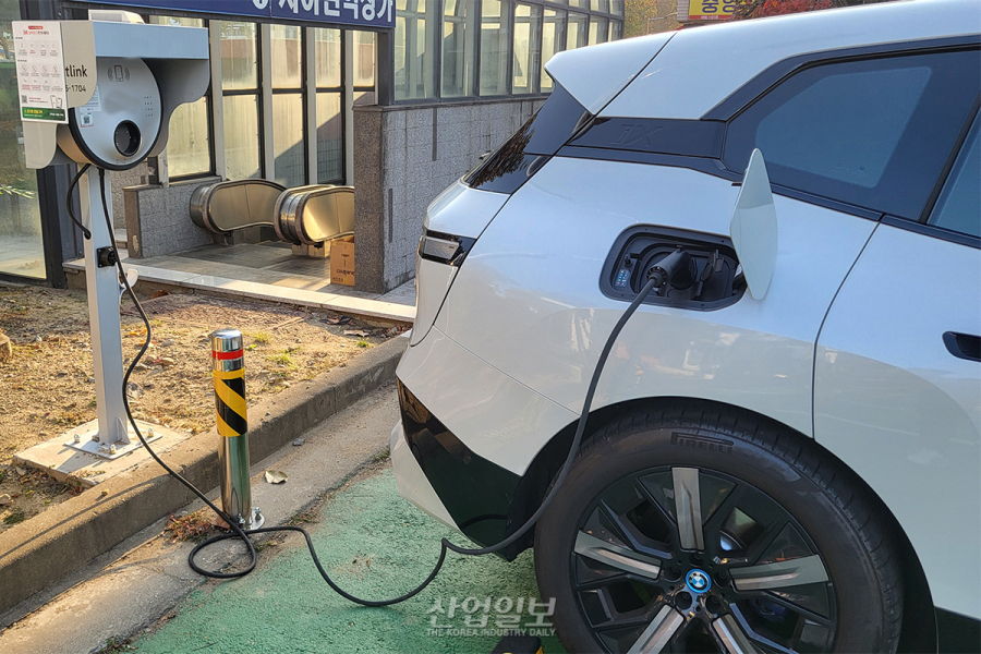 올해 전기차 보조금, 주행거리·충전속도 따지고 안전·책임 강화