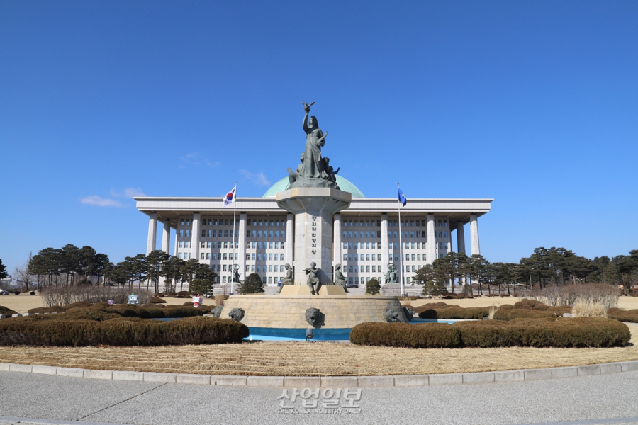 [기자수첩] 국회의 시간, 길어질수록 한국 경제 숨통 막힌다