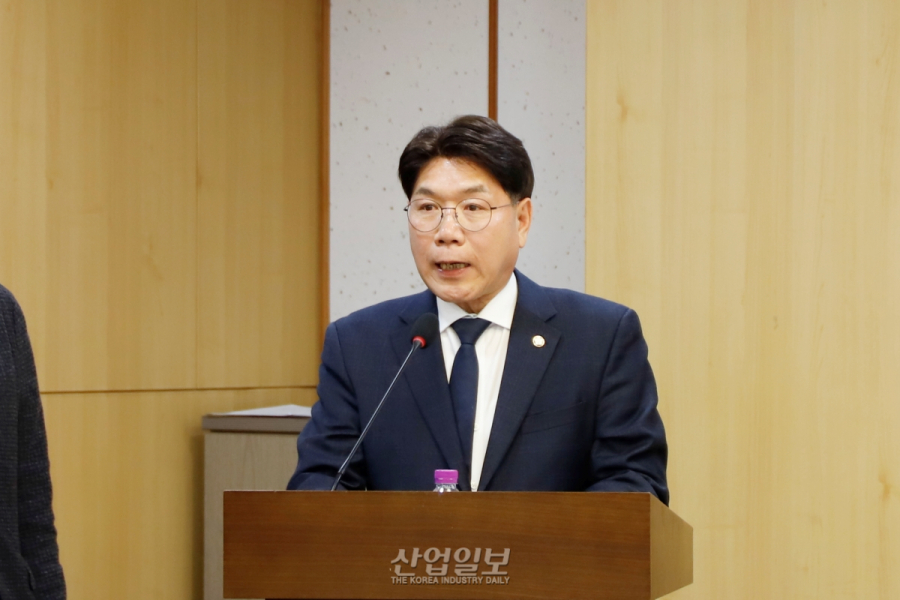 [포토뉴스]관세 칼 뽑은 트럼프…국회서 대응책 논의