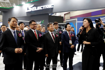 [포토뉴스]‘일렉스 코리아 2025’ 방문 내빈, 전기산업 혁신기술 확인