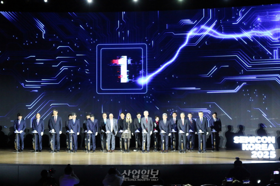 [포토뉴스] 세미콘 2025(SEMICON 2025), AI 시대의 반도체 산업 지향점 제시
