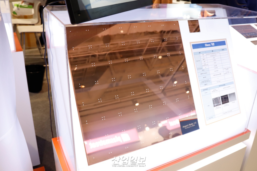 유리기판 시제품 등장…“차세대 반도체 대안”