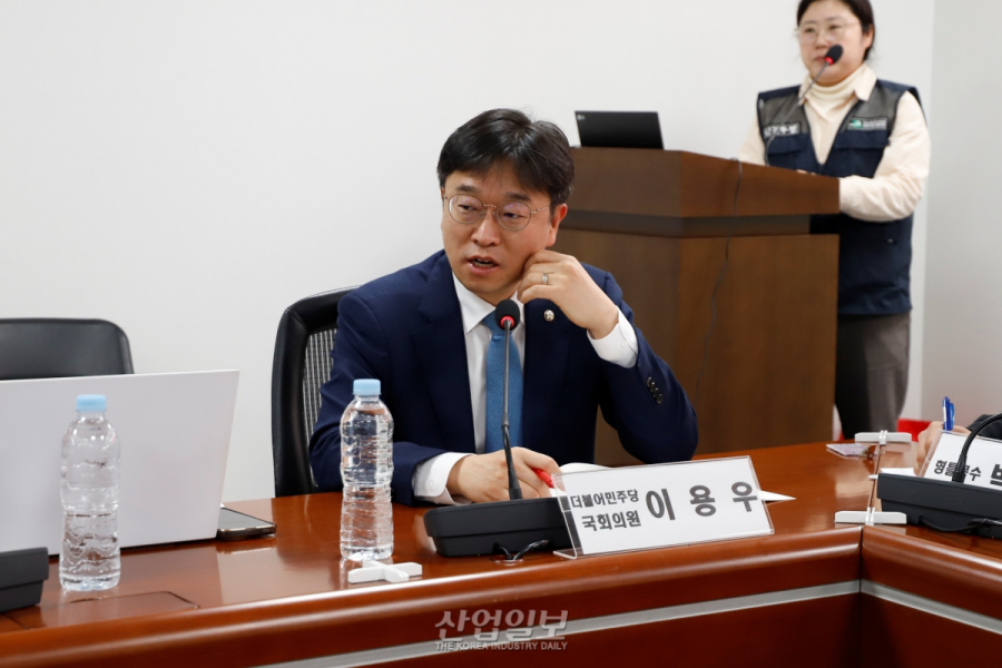 [포토뉴스]“물·그늘·휴식은 공허한 메아리”…건설 현장 폭염대책 촉구