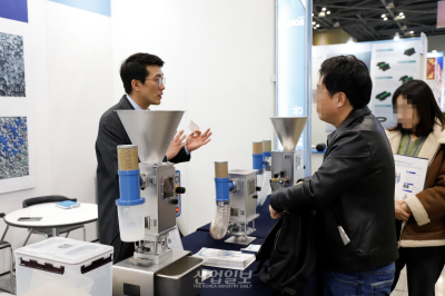 [포토뉴스]플라스틱 펠릿서 먼지 제거…‘미세분진제거장치’