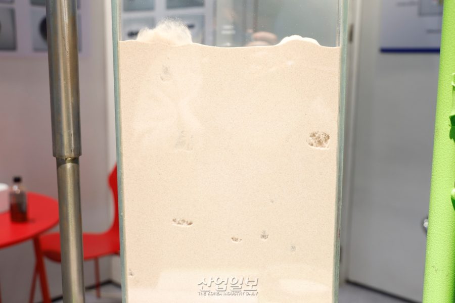 [포토뉴스]압축공기·열로 부품 세정…‘유동층 세정로’