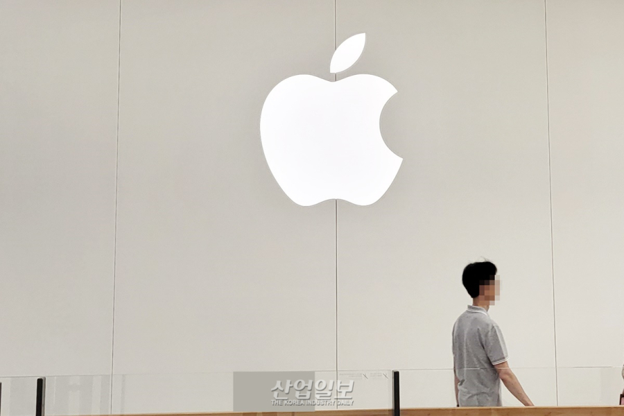 [모바일 On] ‘최신형 AI 들어간 아이폰이라더니’…소비자들, 애플 상대로 소송제기