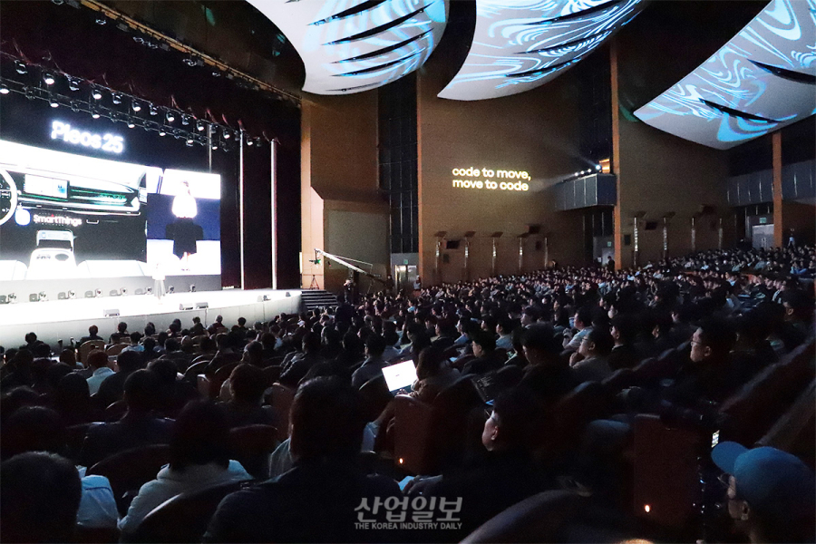 현대차, 통합 소프트웨어 플랫폼 ‘Pleos’ 공개… SDx 전략 본격화