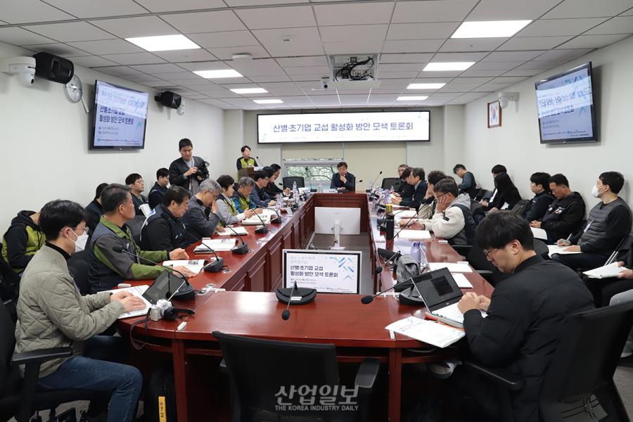 “노동조합 대표성, 조합원→근로자로 확대해야”