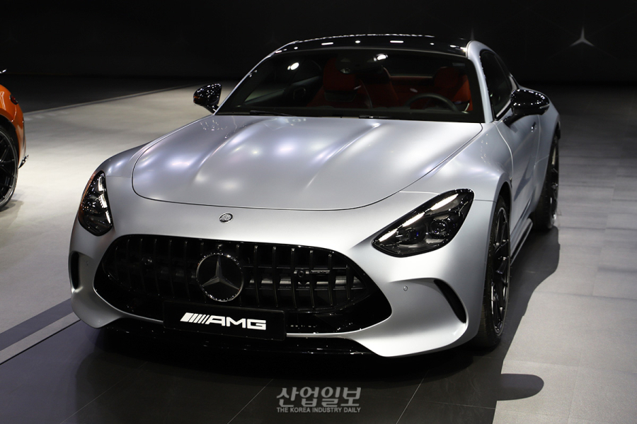 메르세데스-벤츠, 2세대 AMG GT·한정판 라인업으로 ‘럭셔리 시장’ 정조준
