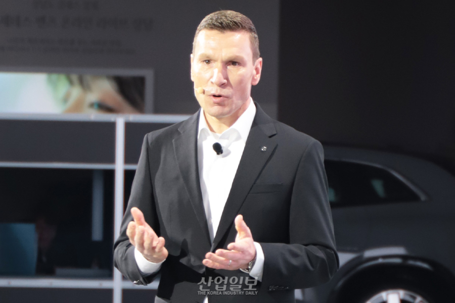 메르세데스-벤츠, 2세대 AMG GT·한정판 라인업으로 ‘럭셔리 시장’ 정조준