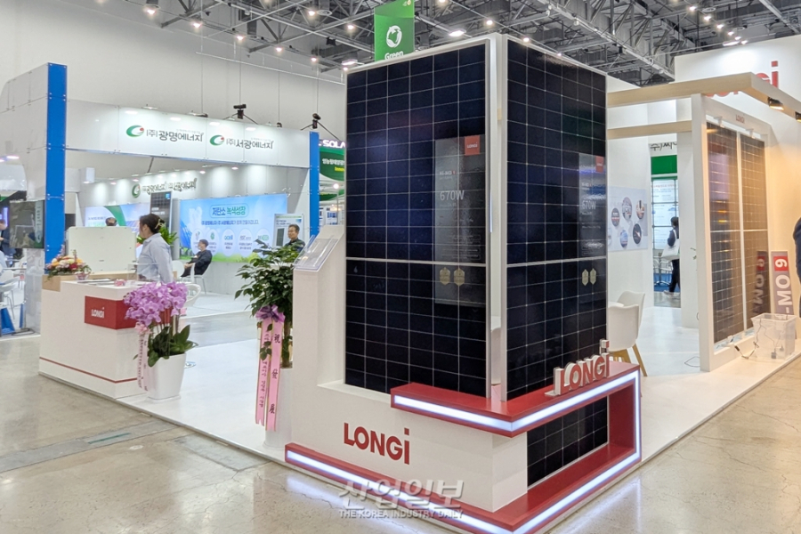 [국제그린에너지엑스포 2025] 론지솔라, 백컨택 기반 고효율 모듈로 기술 방향 전환