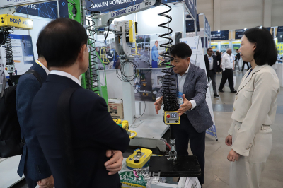 [BUTECH 2025] 삼진파워텍, 중량물 운반 작업 부담 줄이는 ‘리프트로닉’ 선보여