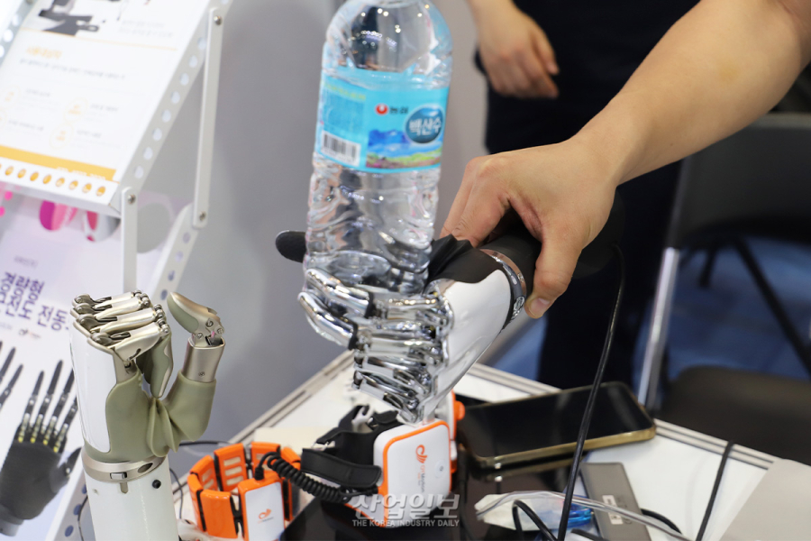 전동의수, 휴머노이드 로봇 핸드로 진화
